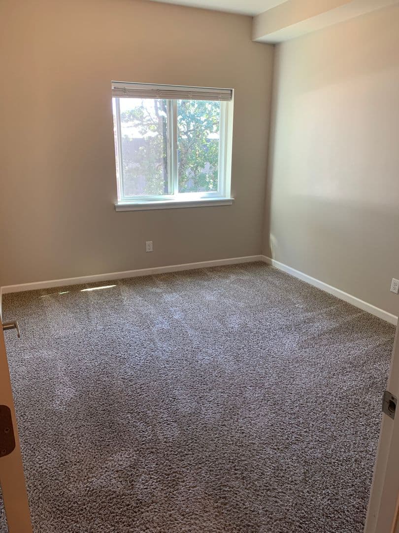 Salem Apartment: 1510, 1520, 1530,1540,1550,1560 23rd Street SE