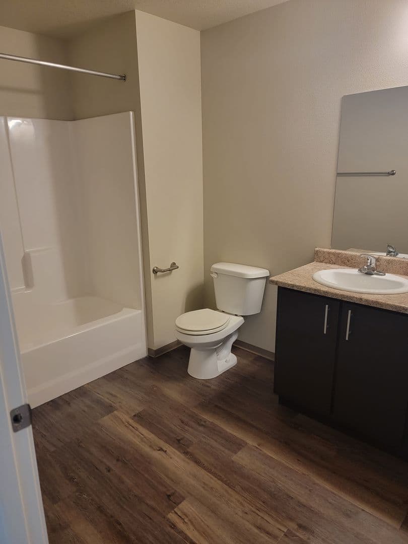 Salem Apartment: 1510, 1520, 1530,1540,1550,1560 23rd Street SE