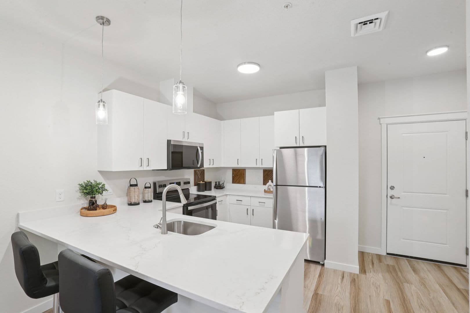 Salem Apartment: 5775 Commercial St Se