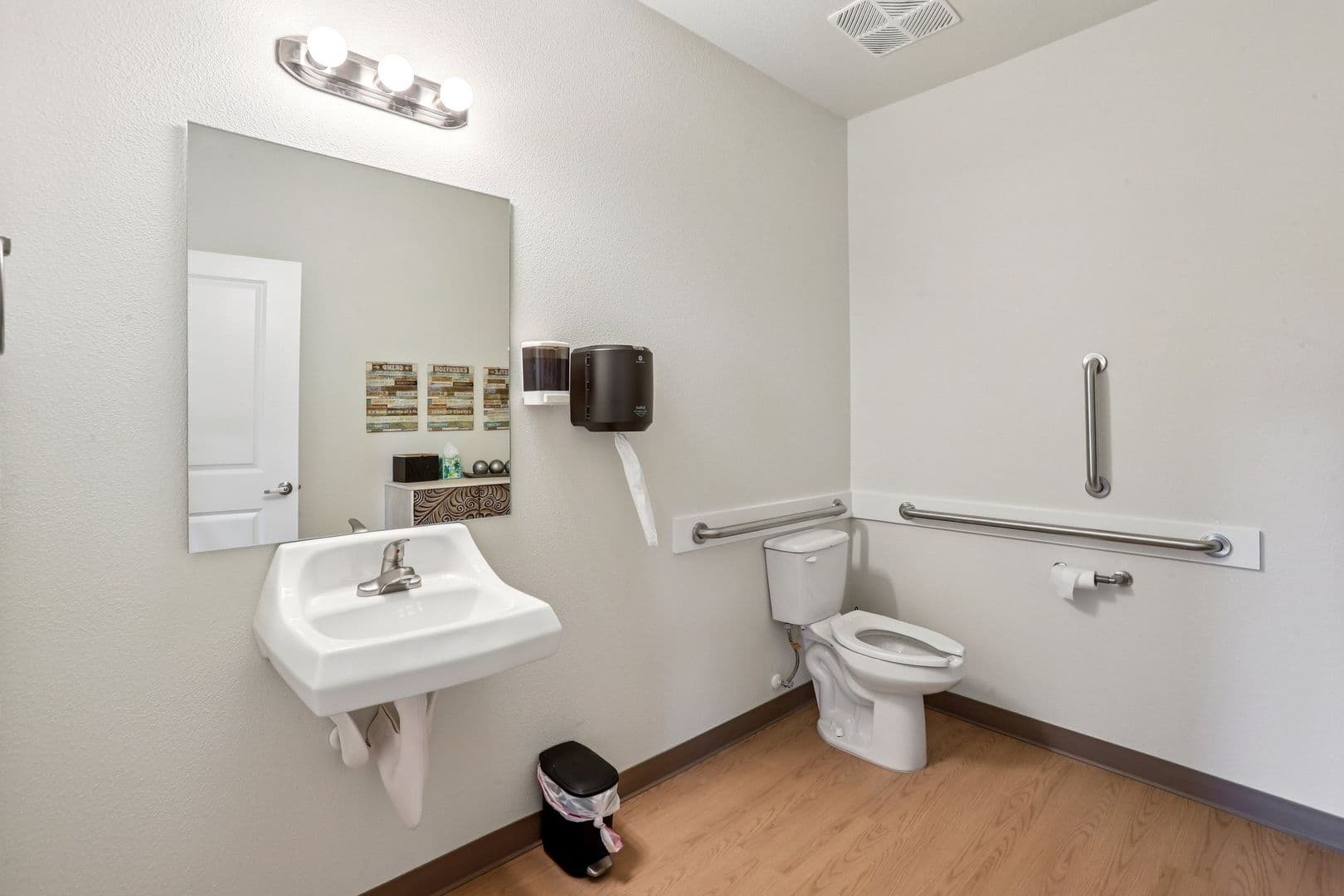 Salem Apartment: 5775 Commercial St Se