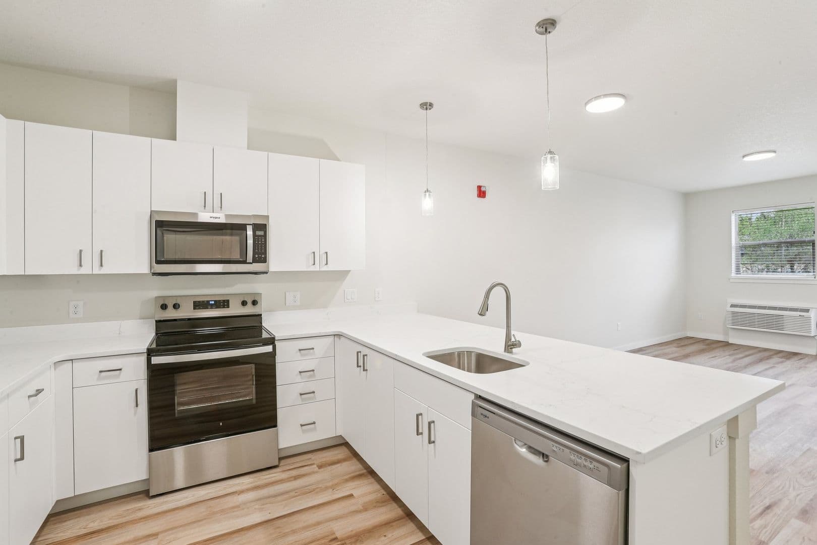 Salem Apartment: 5775 Commercial St Se