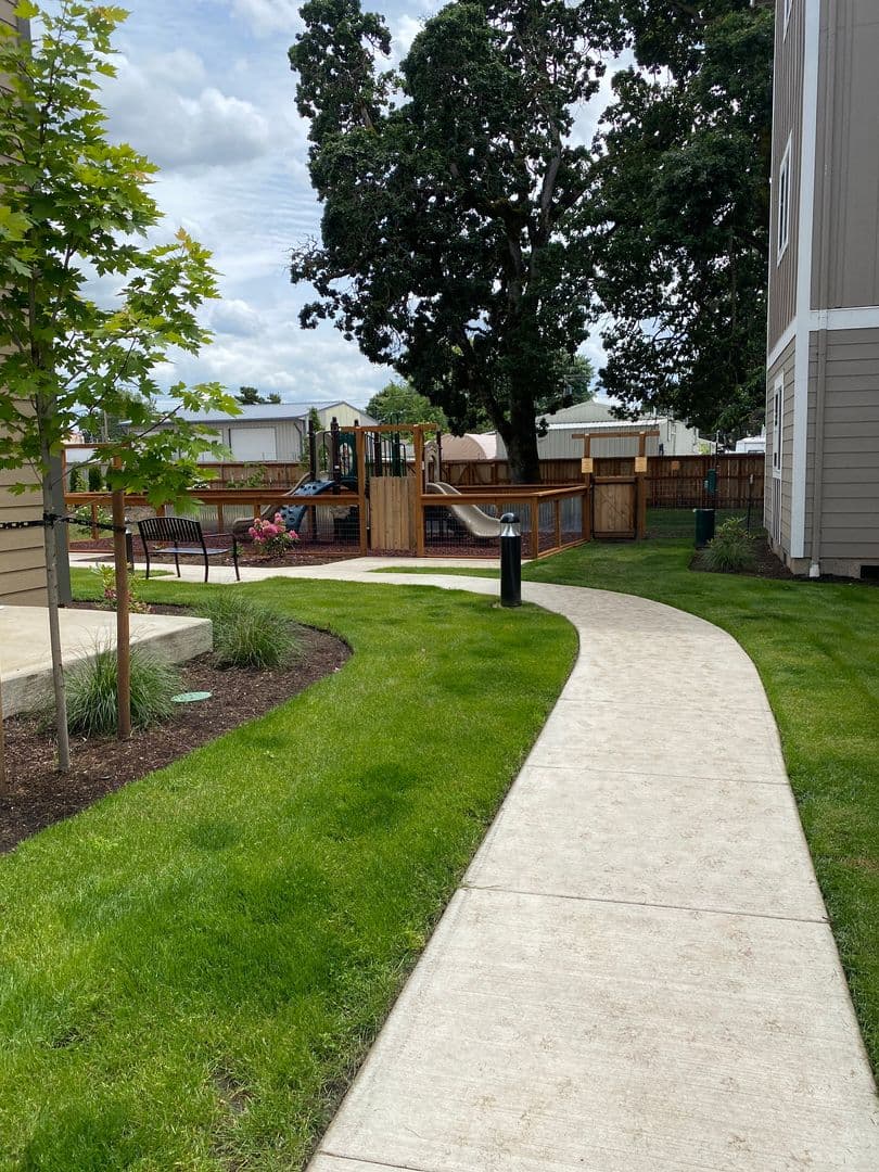 Salem Apartment: 1510, 1520, 1530,1540,1550,1560 23rd Street SE