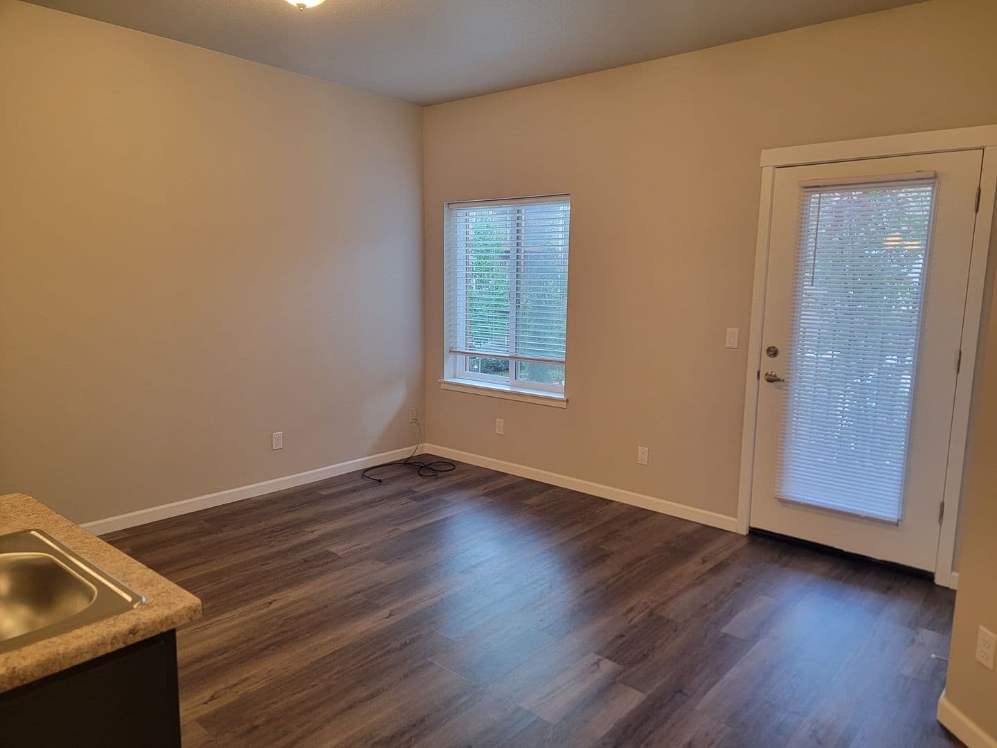 Salem Apartment: 1510, 1520, 1530,1540,1550,1560 23rd Street SE