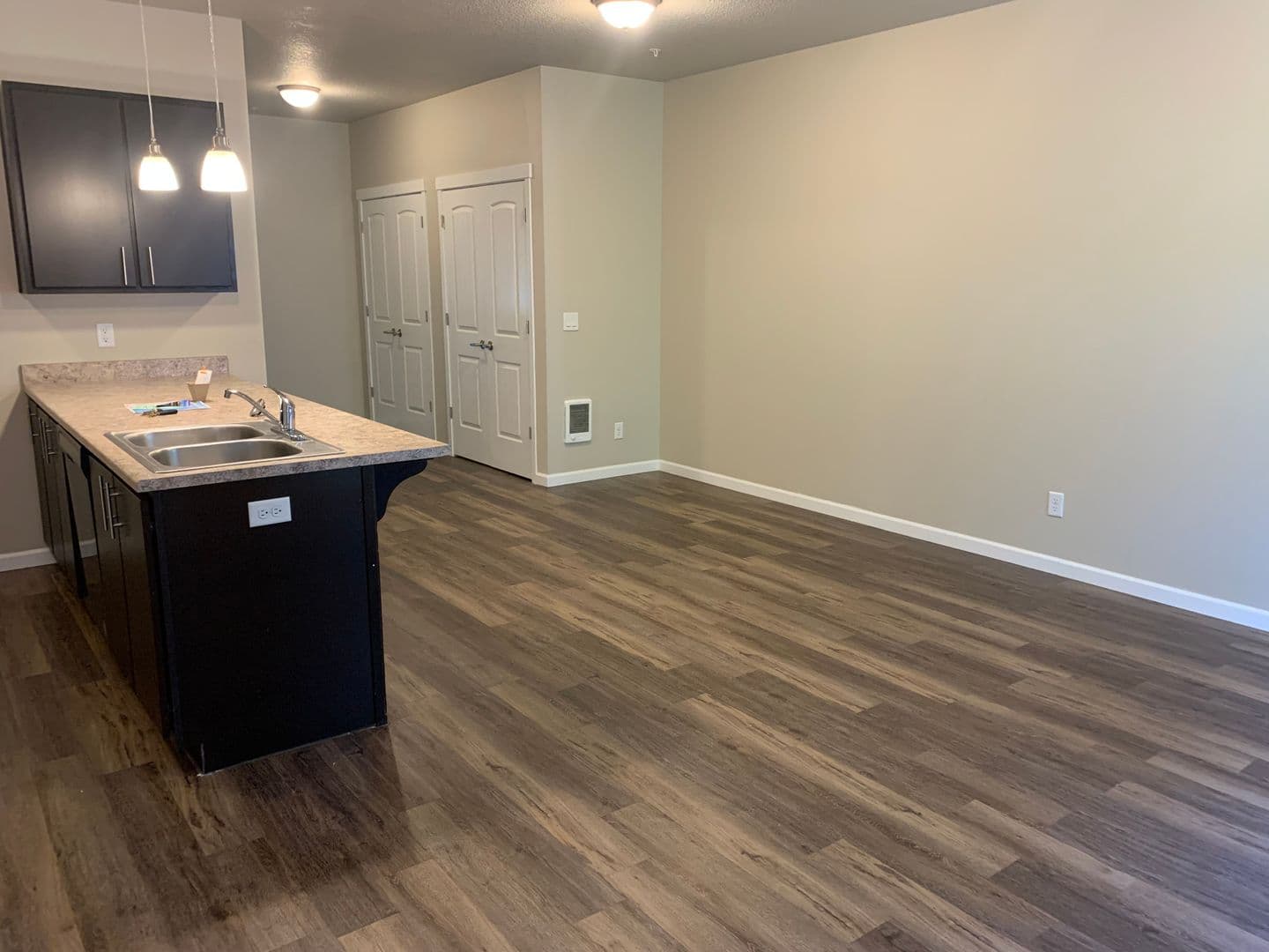 Salem Apartment: 1510, 1520, 1530,1540,1550,1560 23rd Street SE