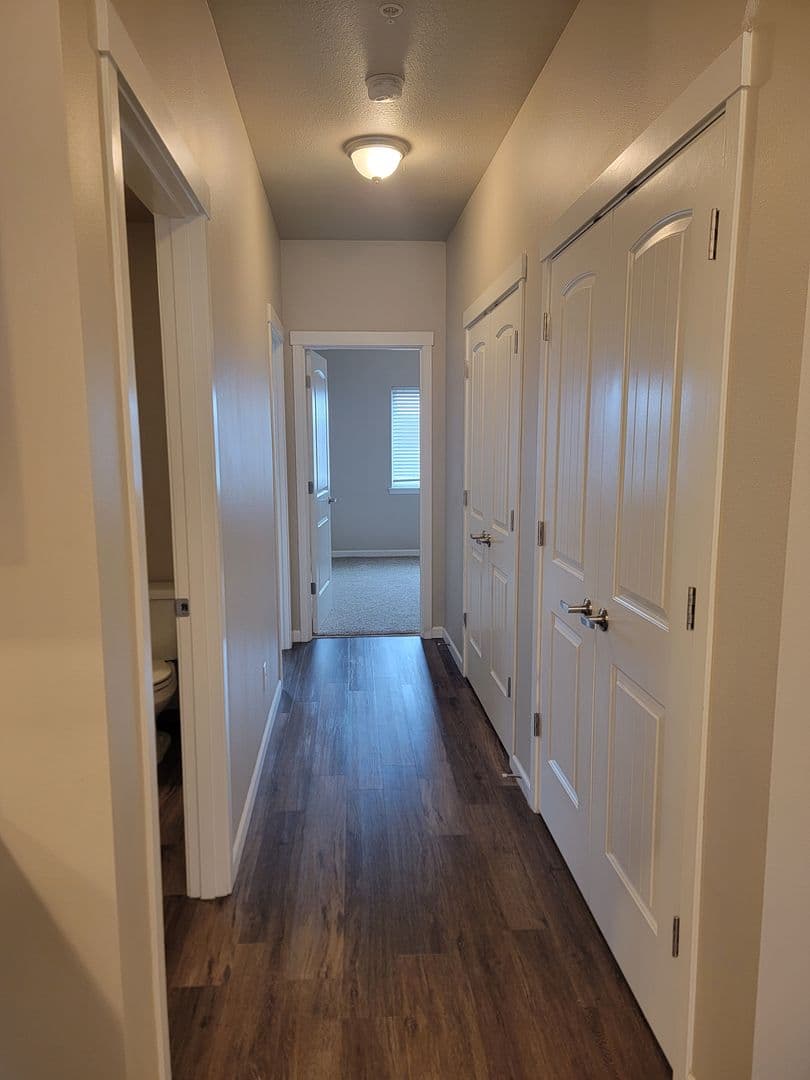 Salem Apartment: 1510, 1520, 1530,1540,1550,1560 23rd Street SE