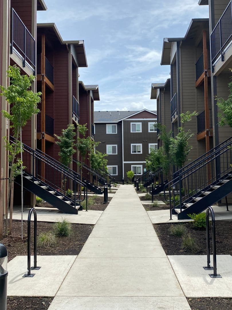 Salem Apartment: 1510, 1520, 1530,1540,1550,1560 23rd Street SE