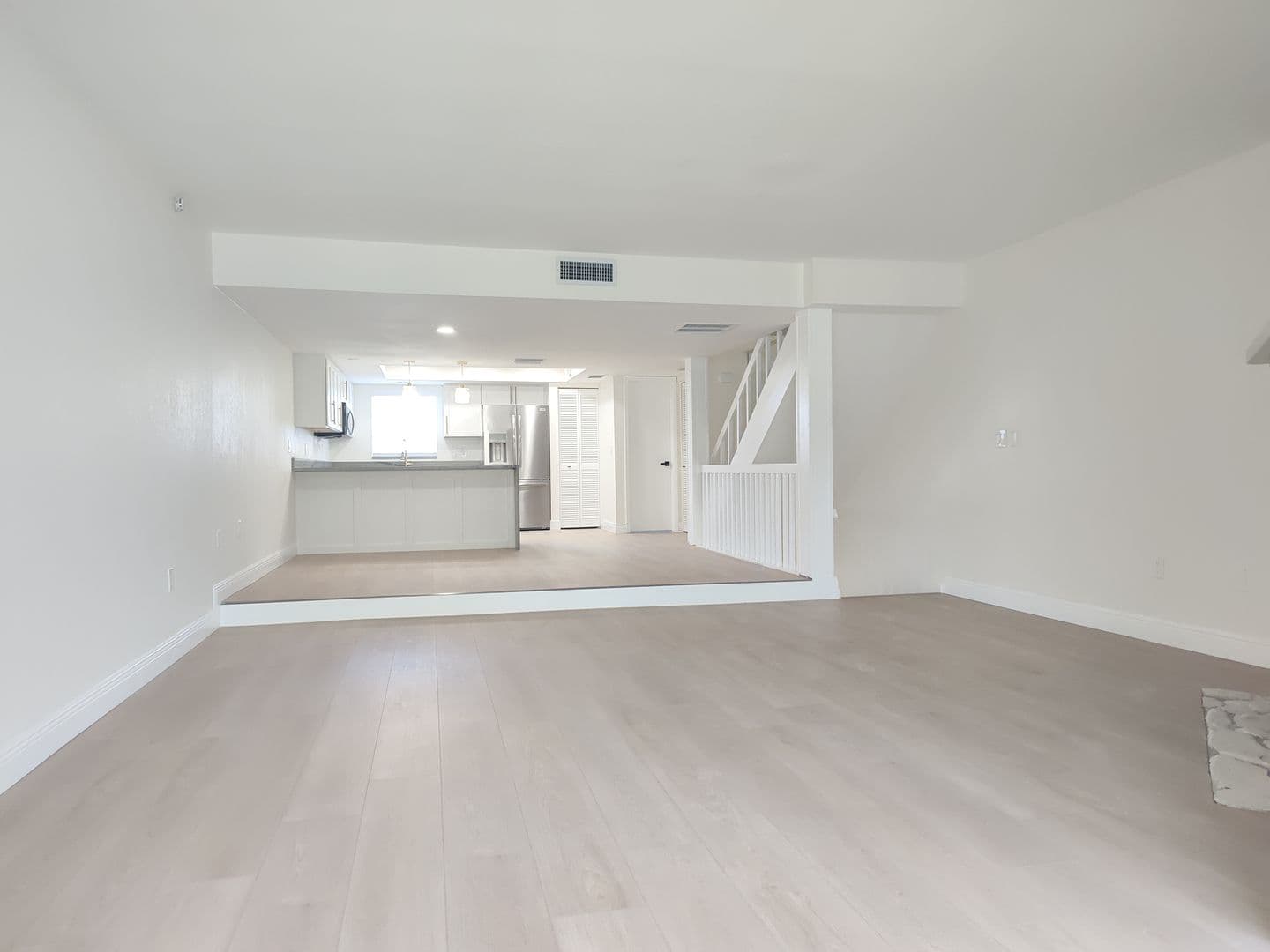 Treasure Island Townhome: 255 Capri Cir N