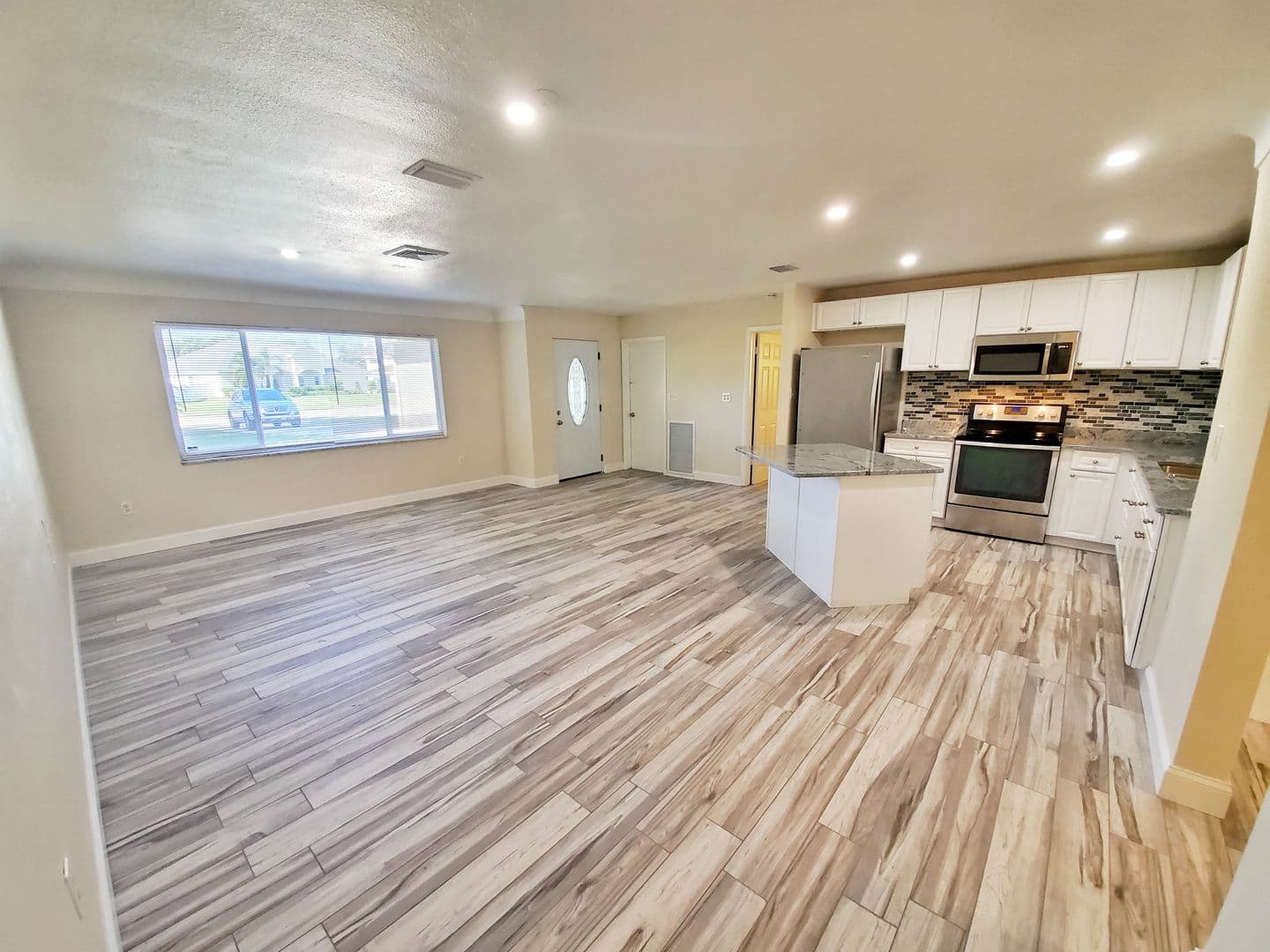 St. Petersburg House: 2661 Columbus Way S
