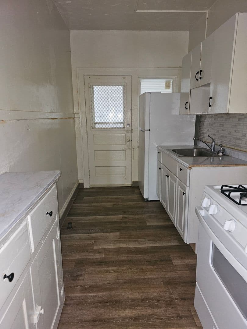 Cleveland Apartment: 1933 Lee Rd