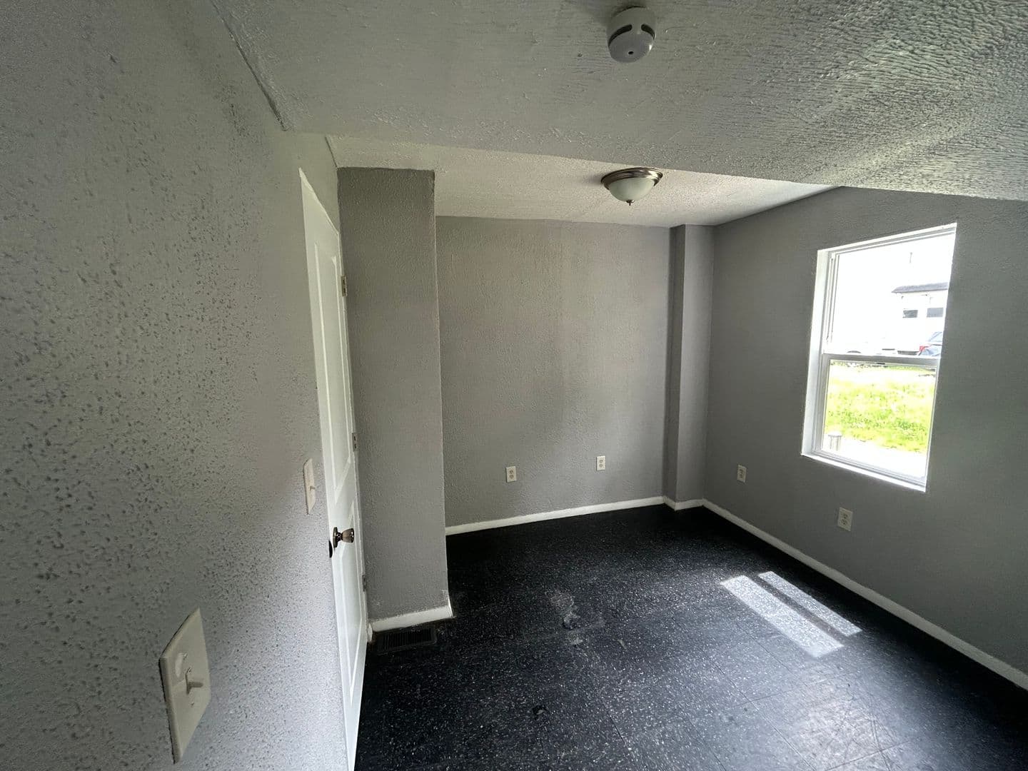 Lorain Apartment: 2344 East Ave