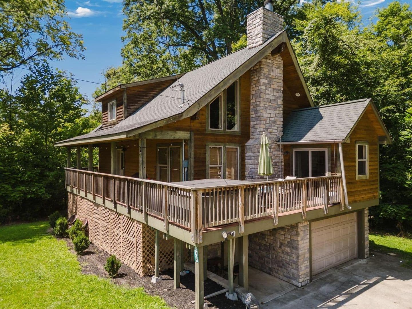 Buckeye Lake House: 153 Lighthouse Ln,