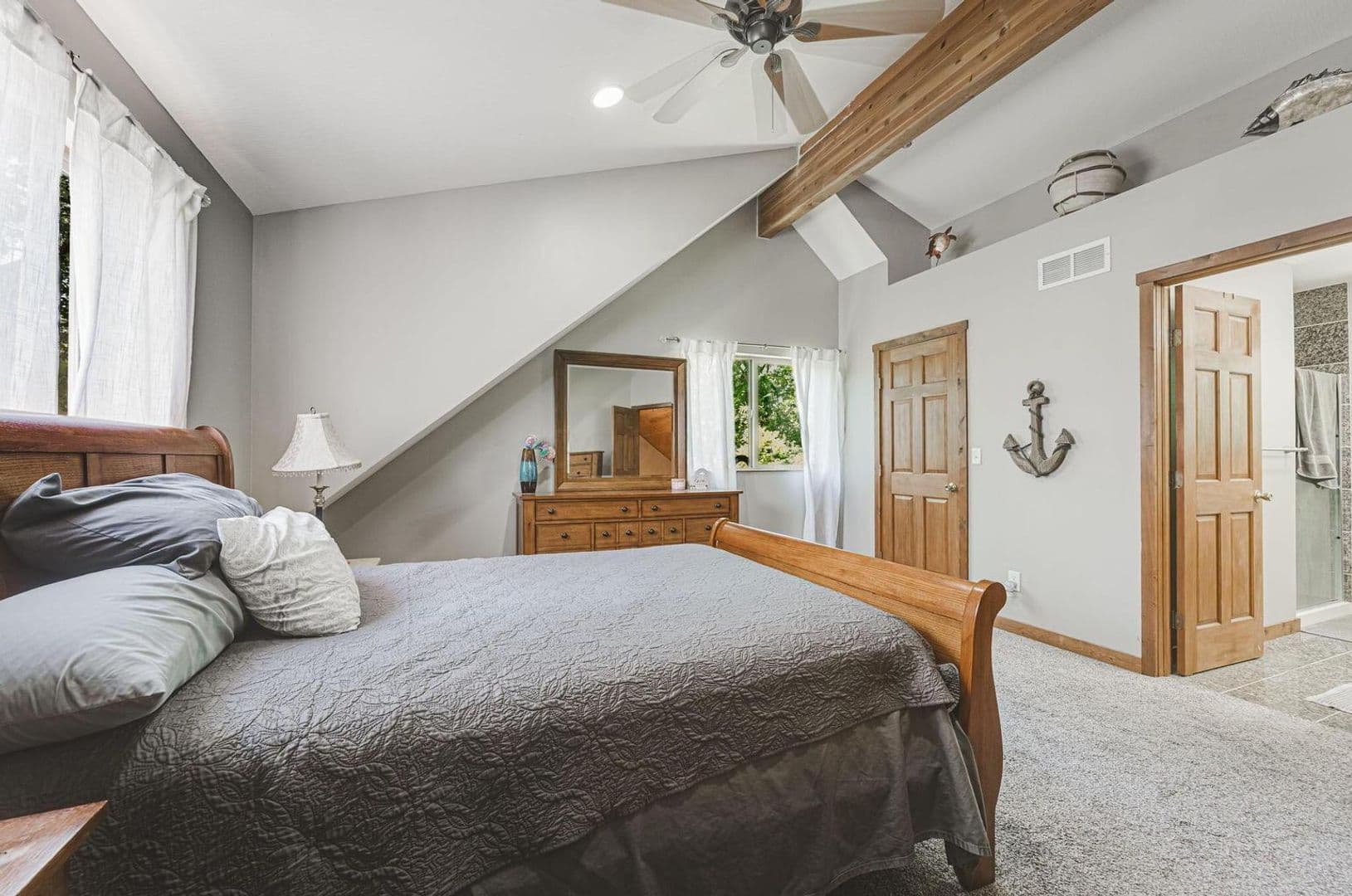 Buckeye Lake House: 153 Lighthouse Ln,