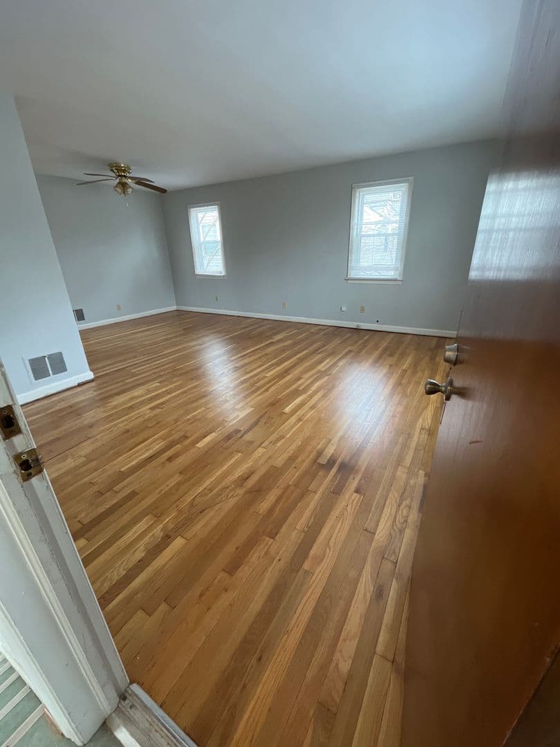 Bexley Apartment: 943-945 Sheridan