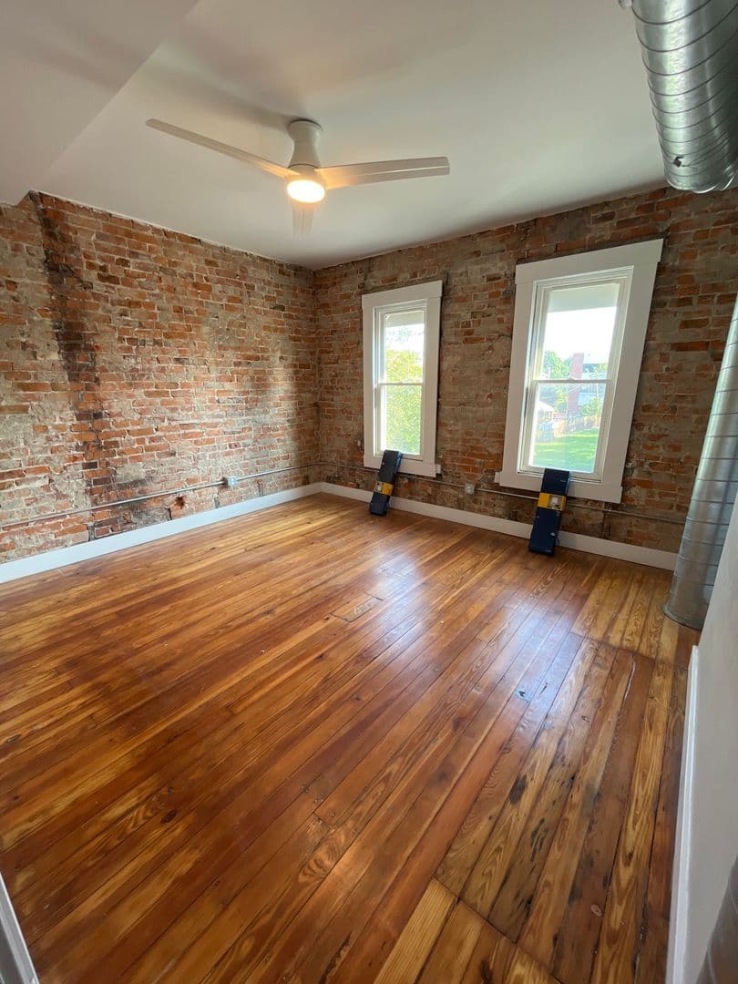 Columbus Apartment: 1540-1542 Clifton Ave