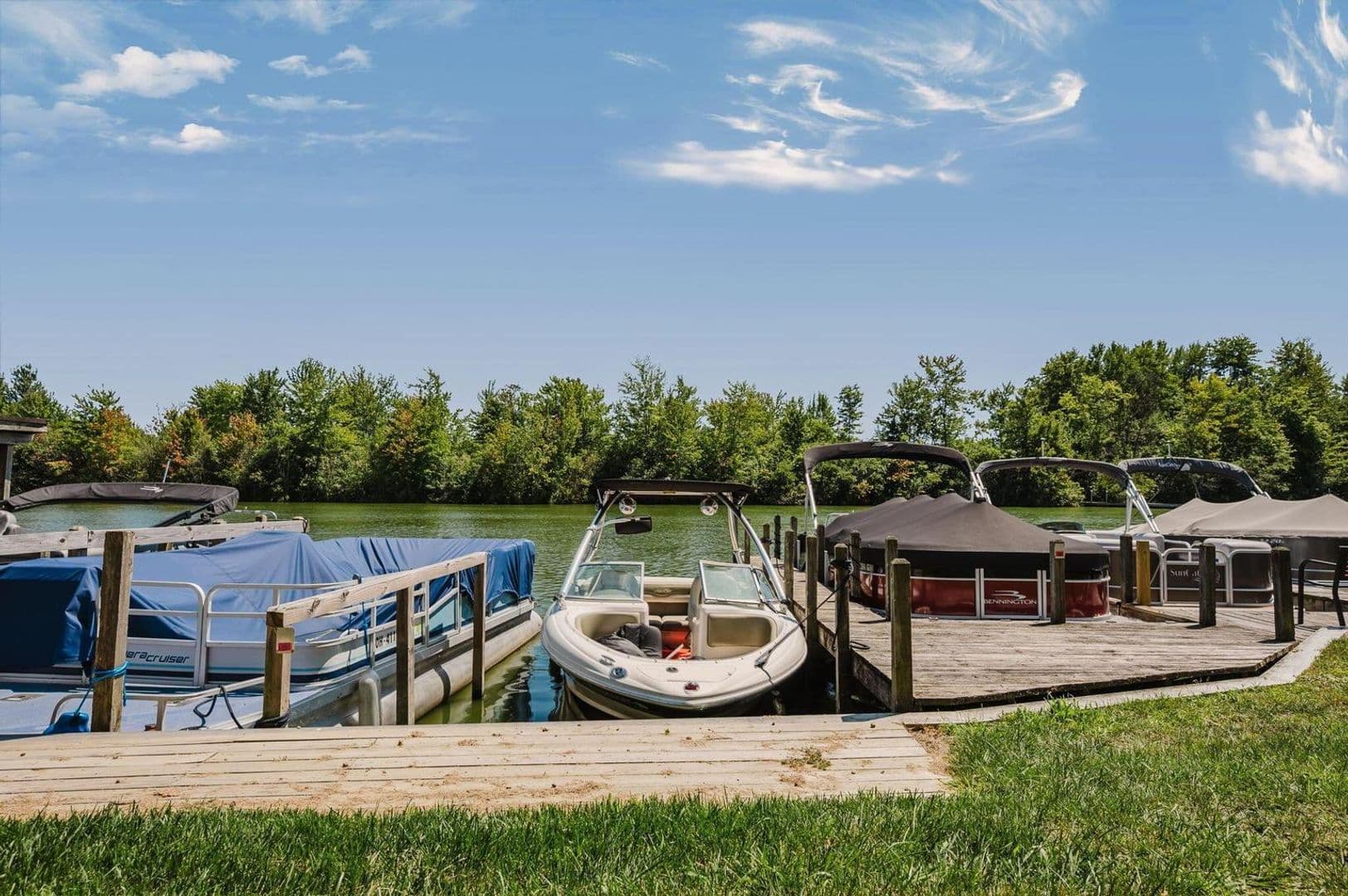 Buckeye Lake House: 153 Lighthouse Ln,