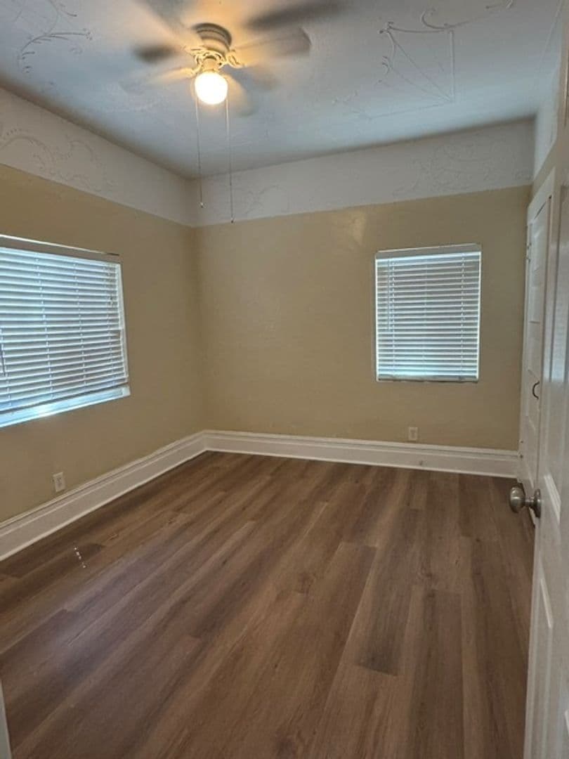 LOS ANGELES Apartment: 1153 W 37TH PL