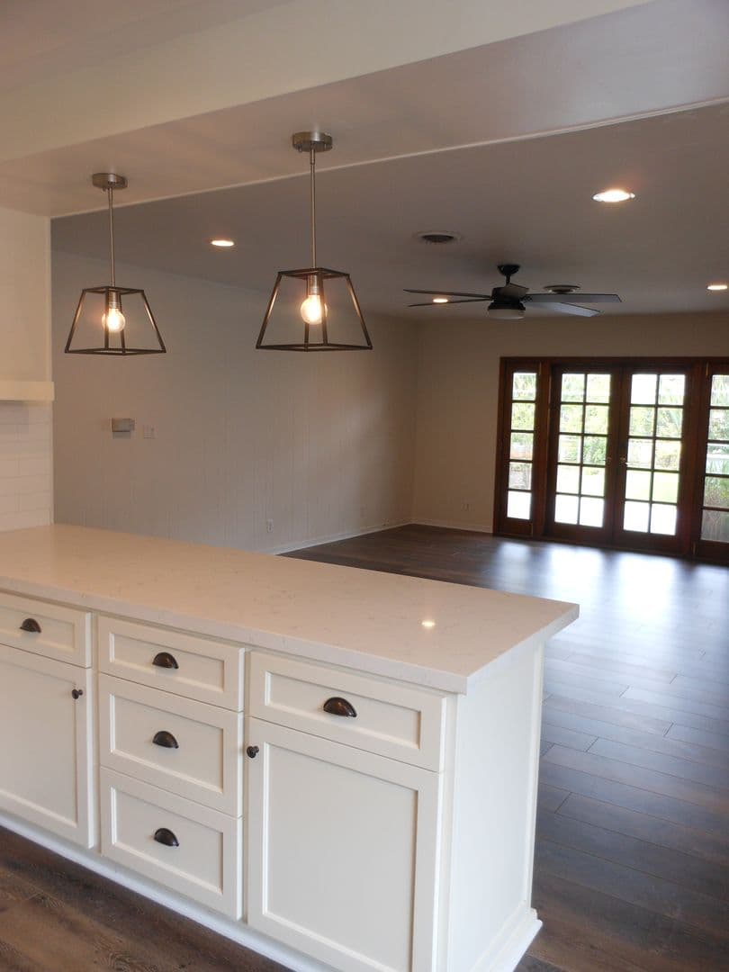 LOS ANGELES House: 8340 CHASE AVE