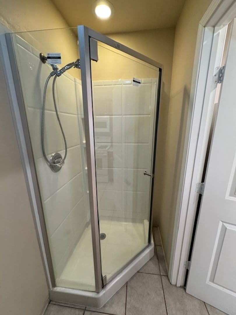 LOS ANGELES Apartment: 1153 W 37TH PL
