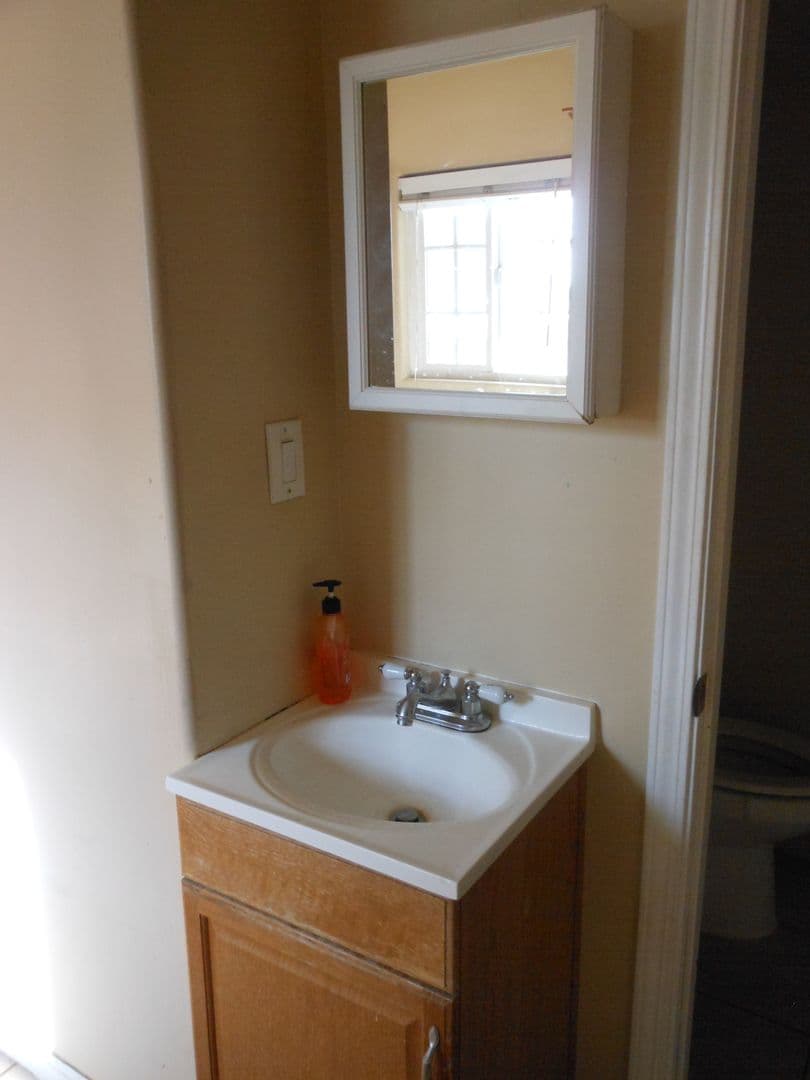 LOS ANGELES Apartment: 1153 W 37TH PL