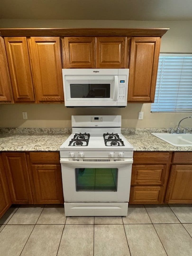 LOS ANGELES Apartment: 1153 W 37TH PL