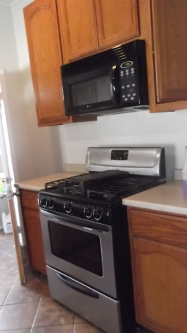 LOS ANGELES Apartment: 1153 W 37TH PL
