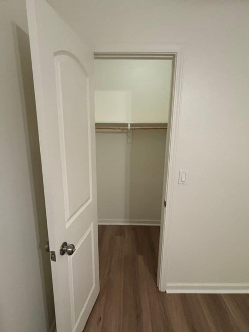 LOS ANGELES Apartment: 1153 W 37TH PL