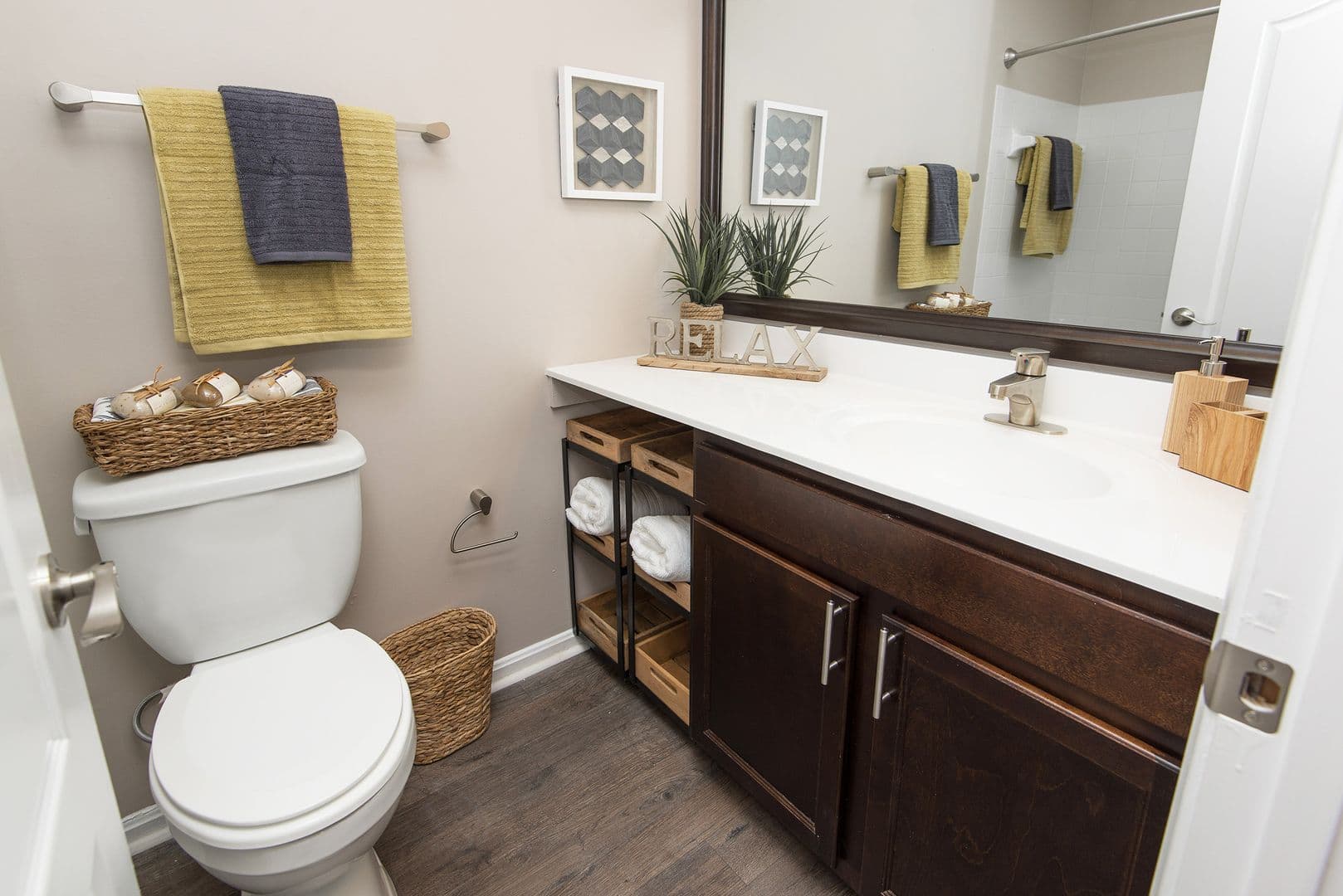 Perry Hall Apartment: 1 Lincoln Woods Way