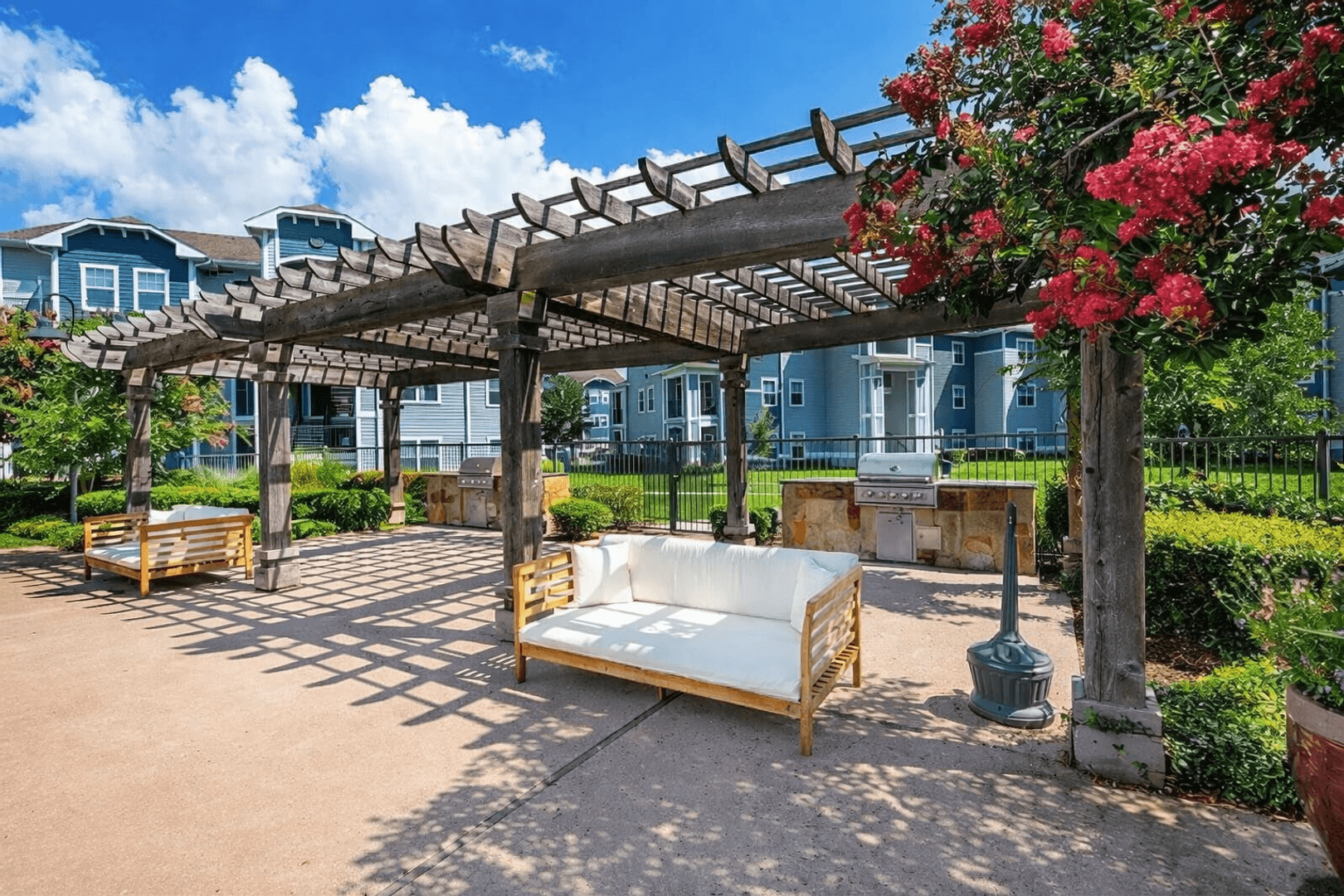 Houston Apartment: 16350 Ella Blvd