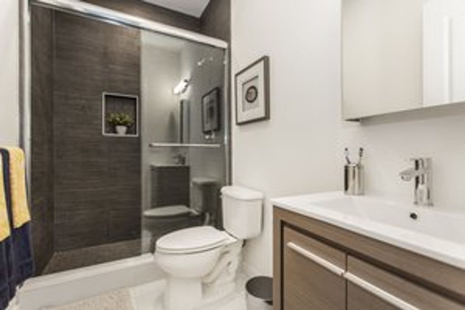 Carteret Apartment: 180 Roosevelt Ave.
