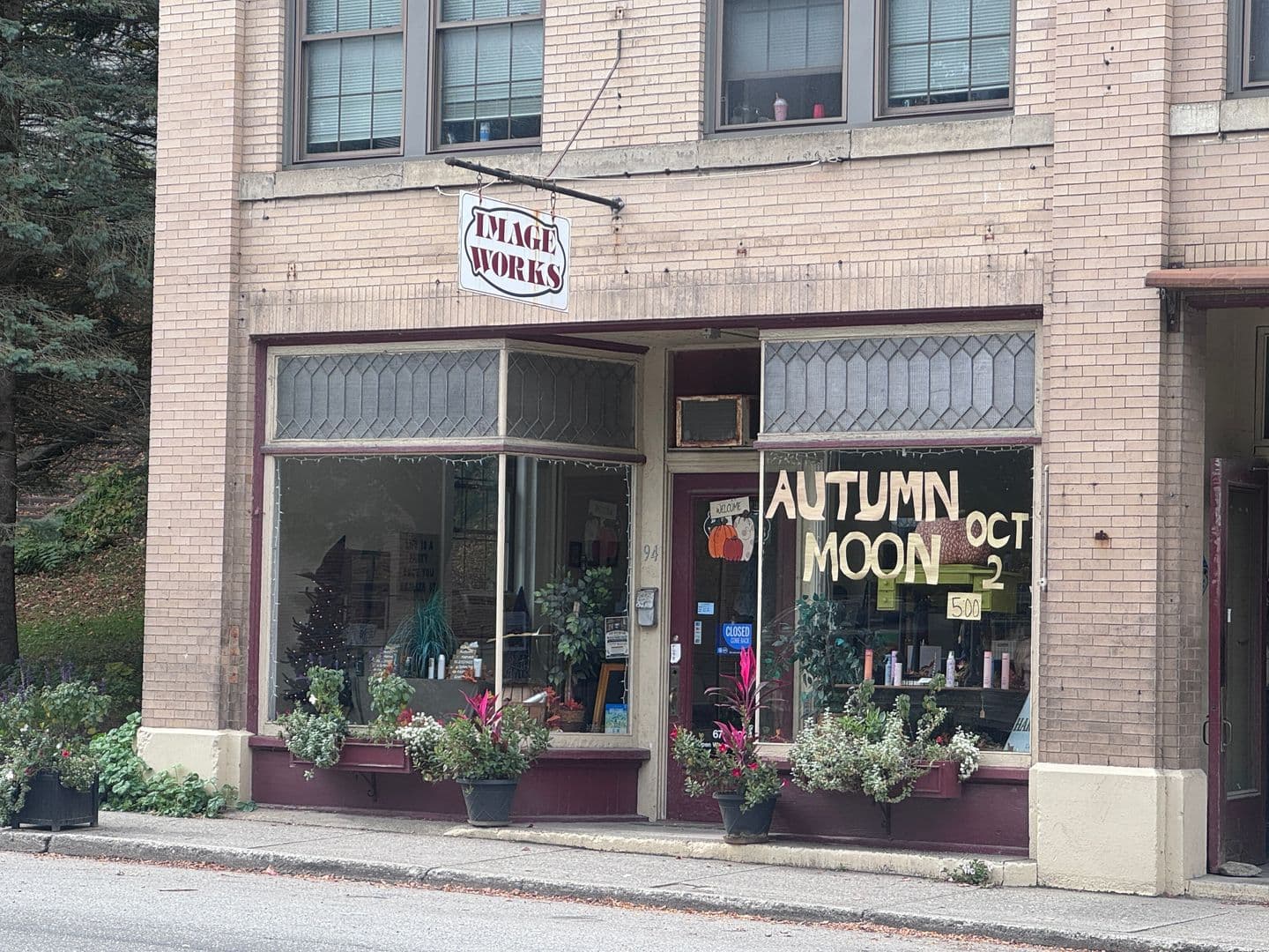 Windsor Apartment: 92 Main St