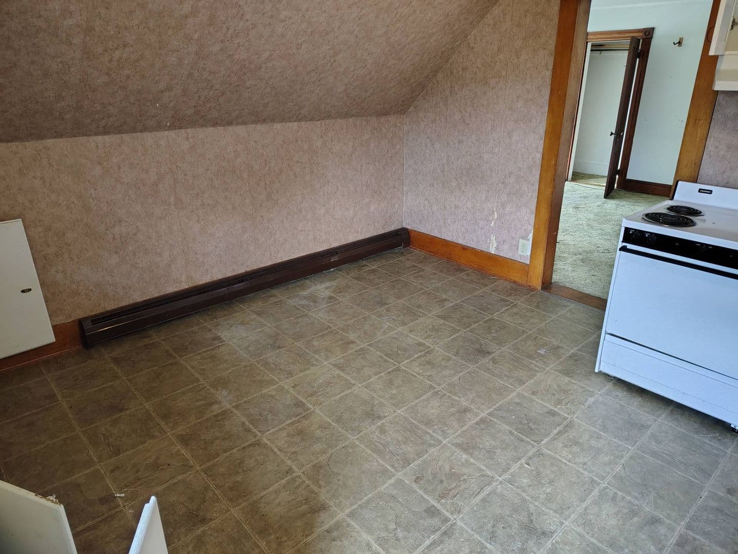 Bradford Apartment: 548 North Pleasant St