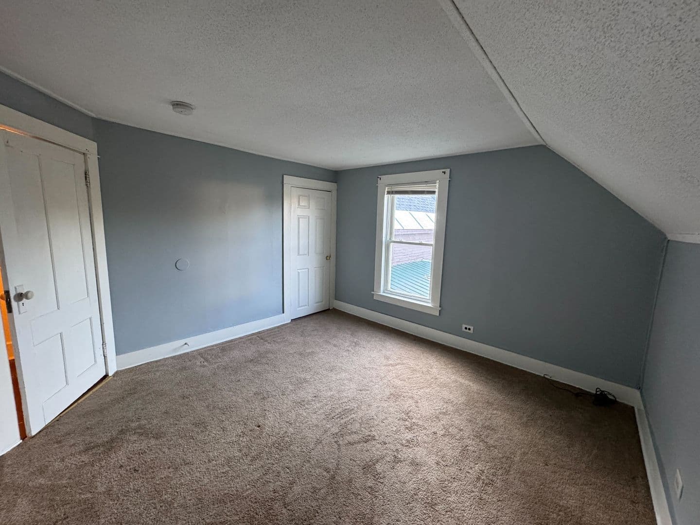 Claremont Apartment: 107 Hanover Street