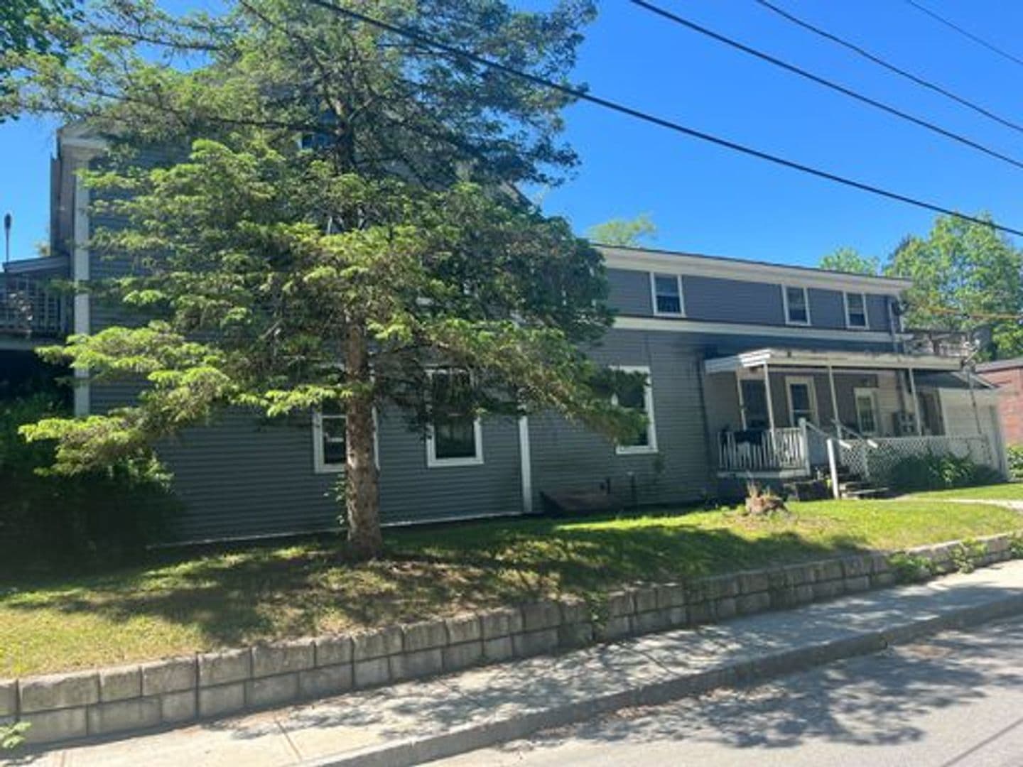 Windsor Apartment: 9 Court St