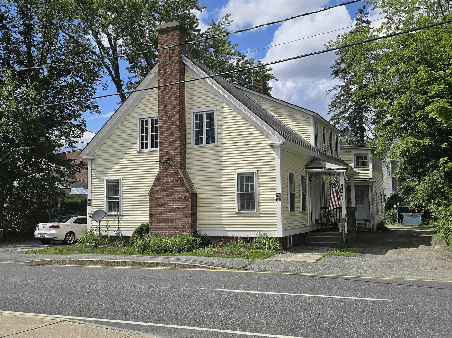 Claremont Apartment: 16 Glidden St.