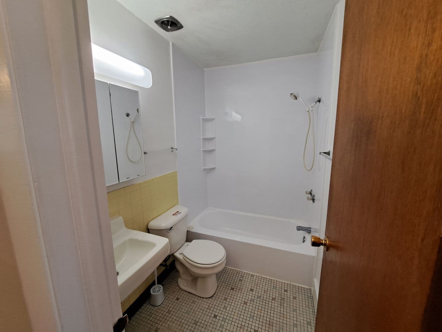 Springfield Apartment: 382-384 River St