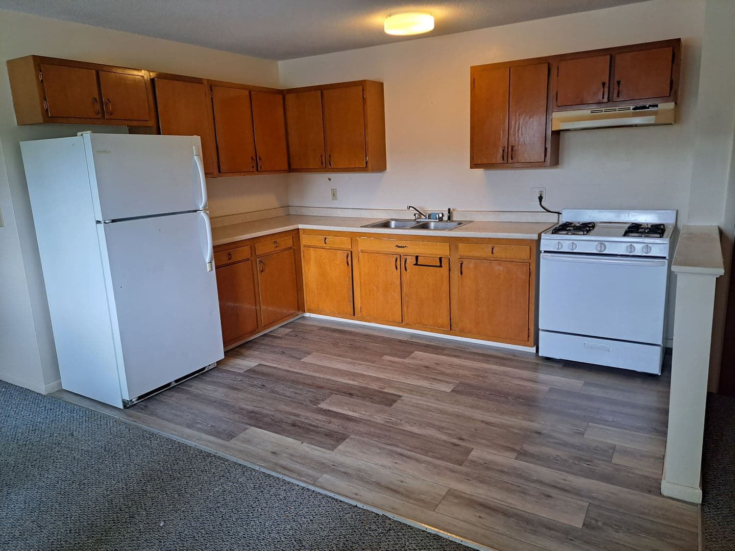 Springfield Apartment: 382-384 River St