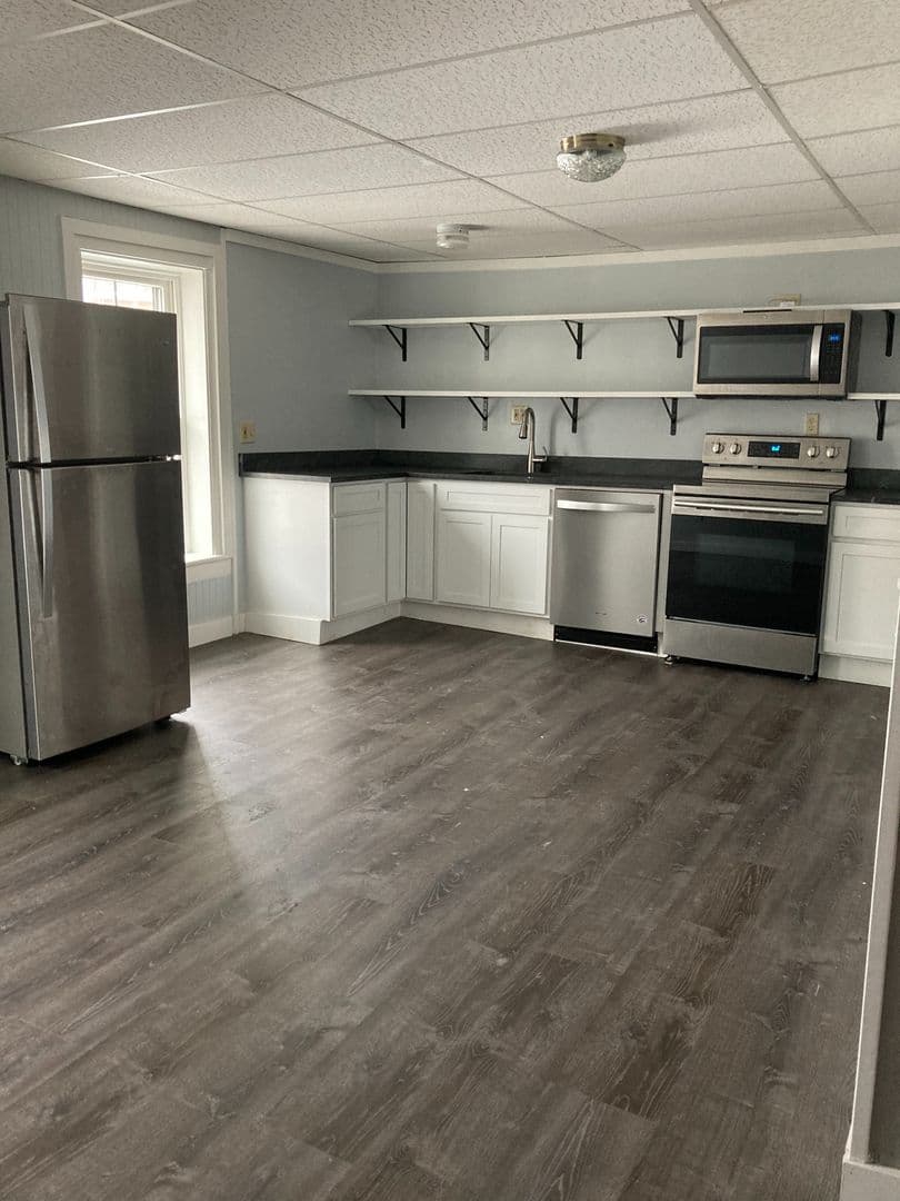 Springfield Apartment: 11 Park St