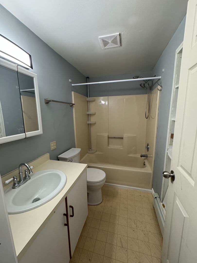 Chester Apartment: 659 Davidson Hill Rd