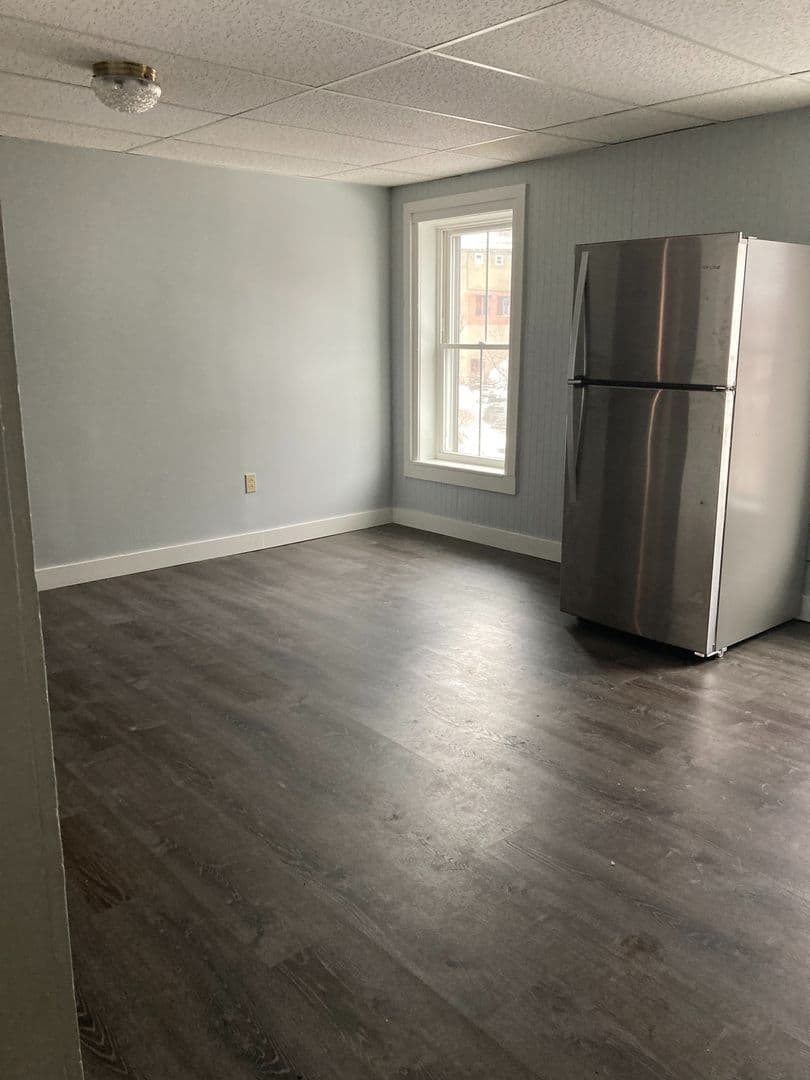 Springfield Apartment: 11 Park St