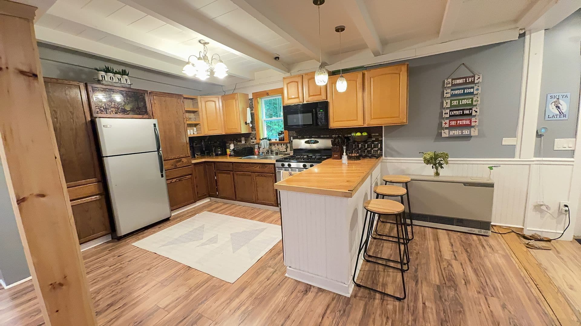 Windsor House: 69 Belknap Lane