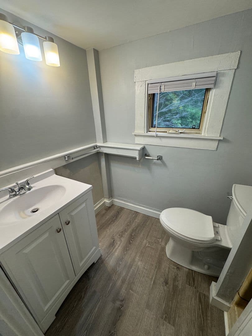 Springfield Apartment: 120 Main St