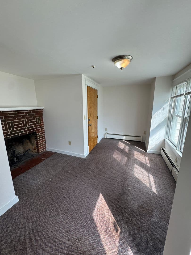 Rutland Apartment: 187 North Main St.