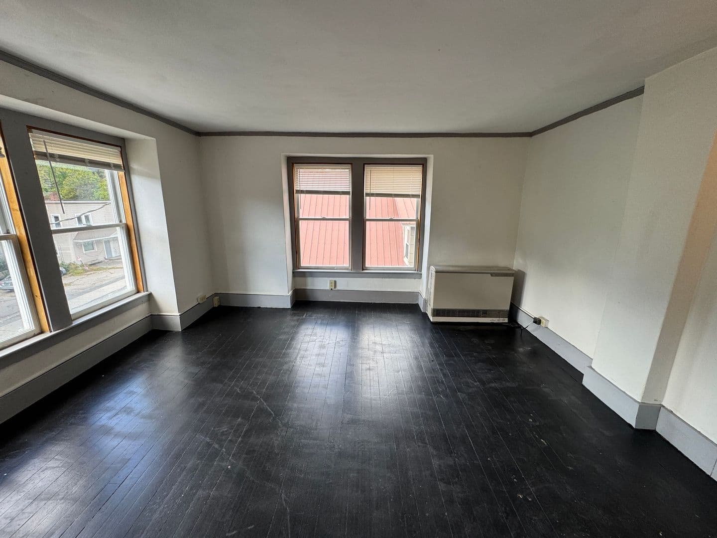 Springfield Apartment: 120 Main St