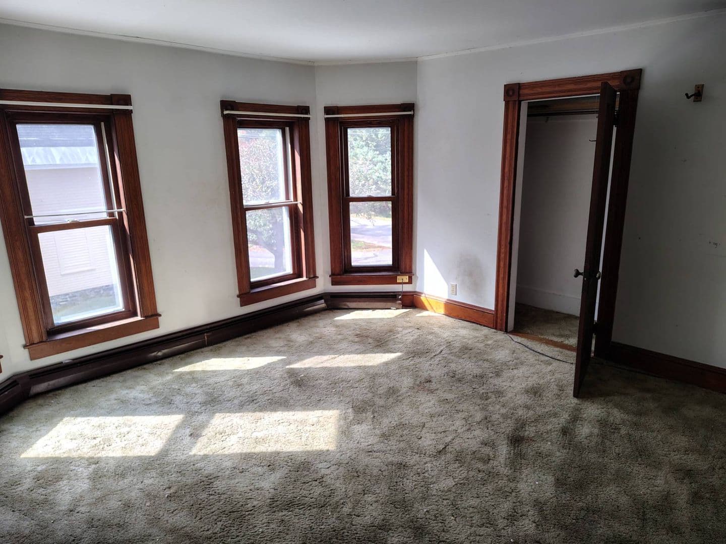 Bradford Apartment: 548 North Pleasant St
