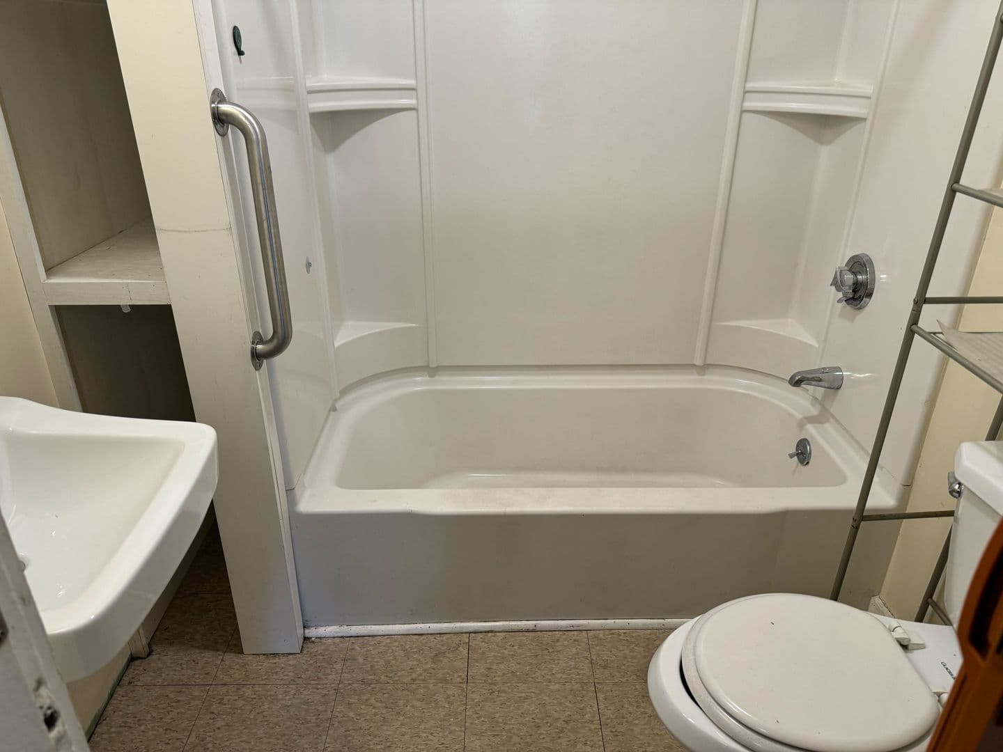 Bellows Falls Apartment: 5 West St