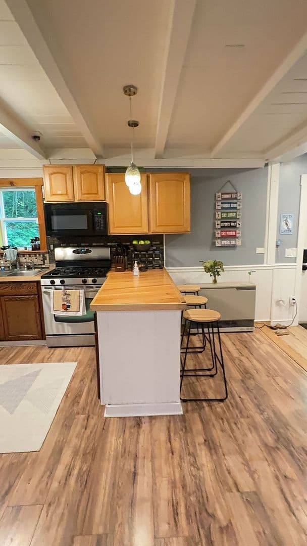 Windsor House: 69 Belknap Lane