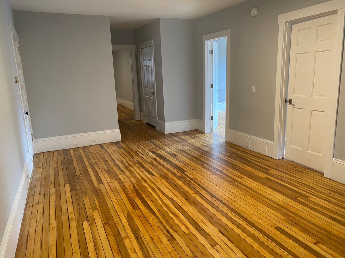 Windsor Apartment: 8 Union St.