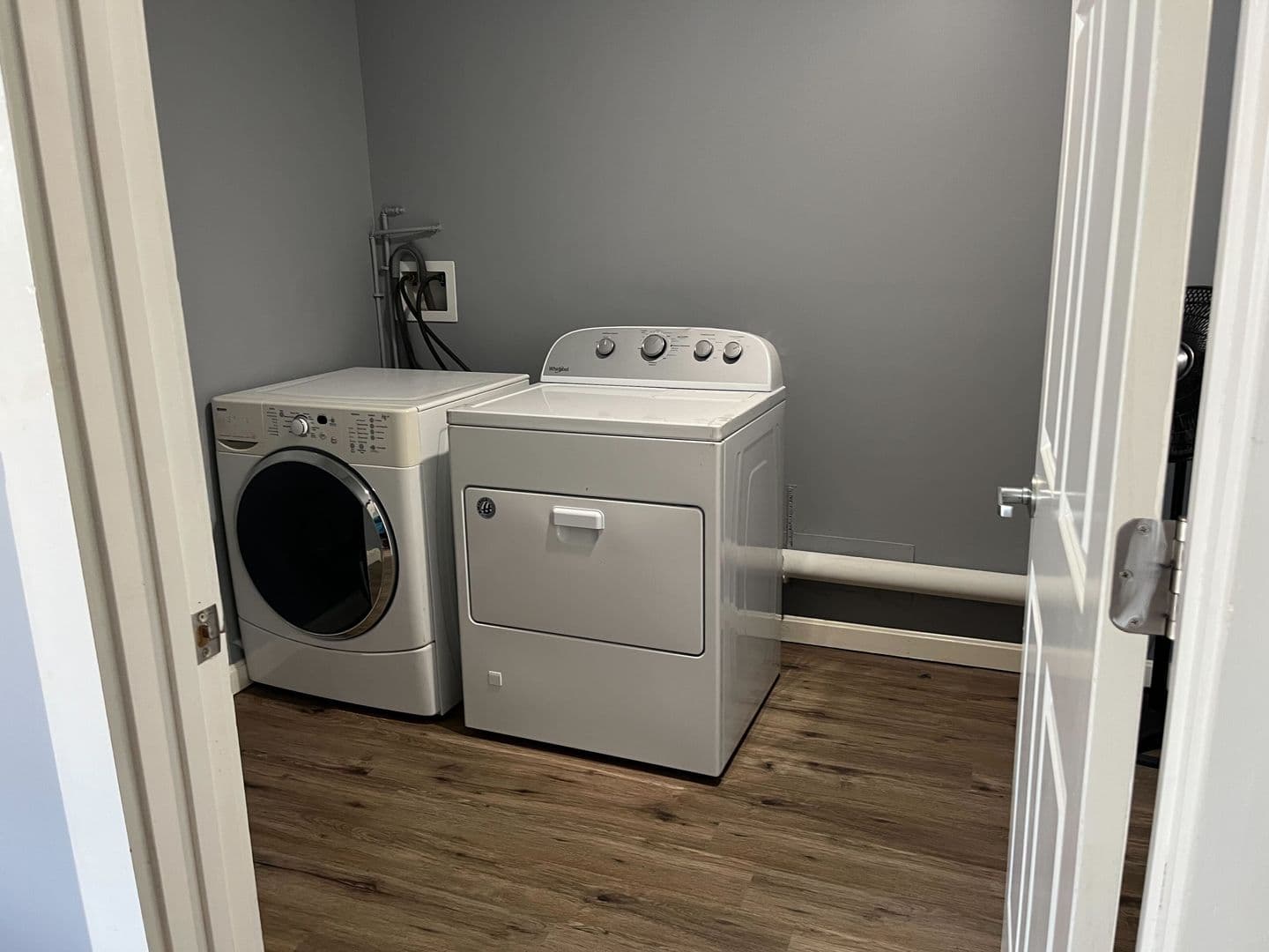 Windsor Apartment: 9 1/2 Front St