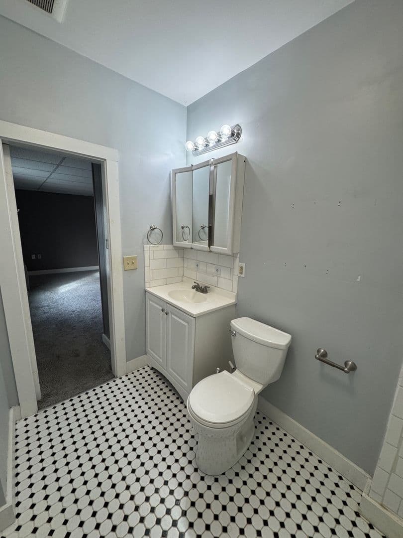 Springfield Apartment: 11 Park St