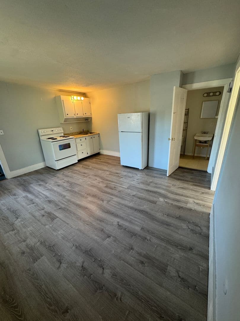 Charlestown Apartment: 38 Railroad St